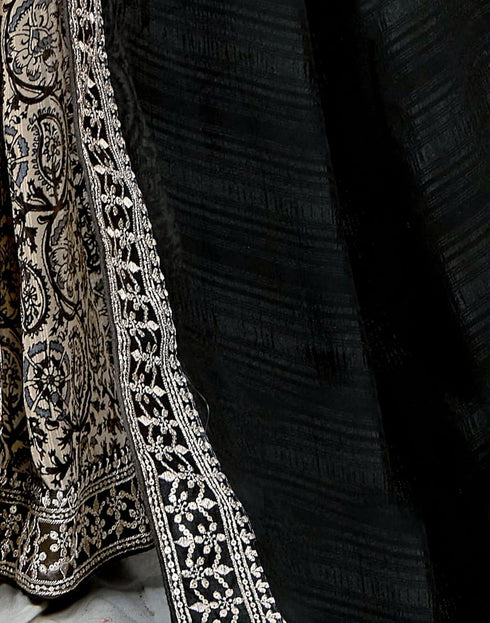 Vasthrlay Georgette Embroidery Unstitched Maroon Saree
