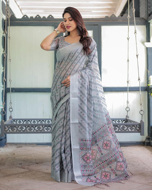 Vasthrlay Floral Prints Tasseled Saree