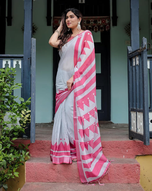 Vasthrlay Tasselled Elephant Saree