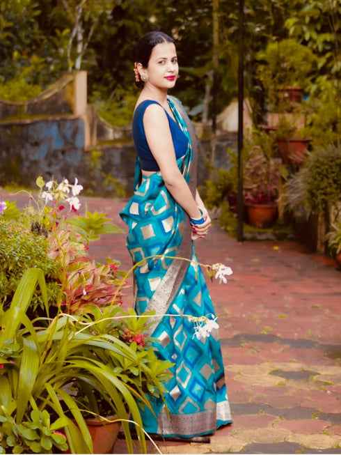 Vasthrlay Banarasi Traditional Unstitched Saree