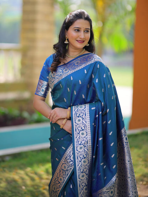 Vasthrlay Kanjivaram Handloom Golden Ethnic Wear