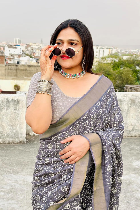 Vasthrlay Fashion Handloom Printed Dusty Ethnic Wear