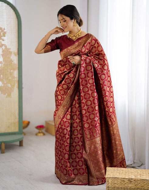 Vasthrlay Traditional Unstitched Saree