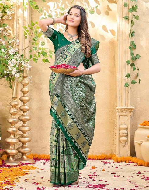 Vasthrlay Womens Weaving Pista Green | Green | Gold Saree With Unstitched Blouse Piece