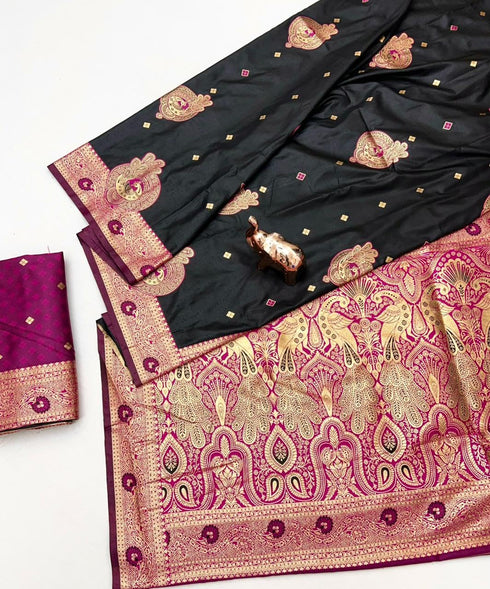 Vasthrlay Paithani Weaving Peacock