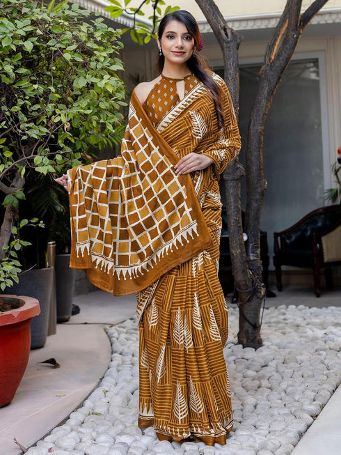 Vasthrlay Womens Printed Unstitched Red Saree