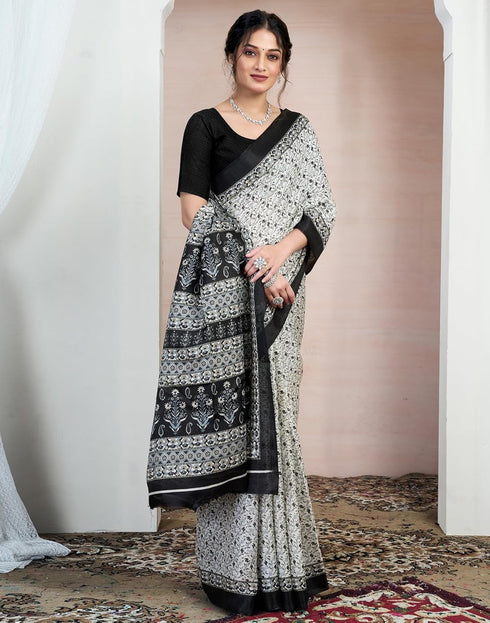 Vasthrlay Bandhani Printed Unstitched Black Saree