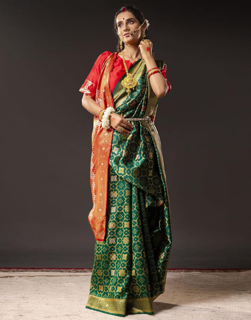 Vasthrlay Womens Banarasi Unstitched Off White Saree