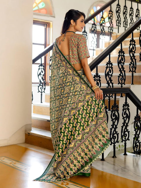 Vasthrlay Womens Printed Unstitched Red Saree
