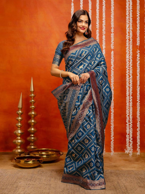 Vasthrlay Womens Weaving Unstitched Lavender Saree