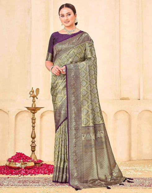 Vasthrlay Womens Banarasi Unstitched Green Saree