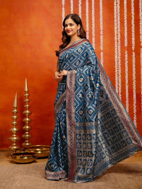 Vasthrlay Womens Weaving Unstitched Lavender Saree
