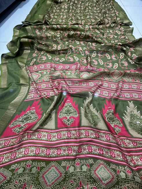Vasthrlay Elegant Paisley Traditional Lightweight