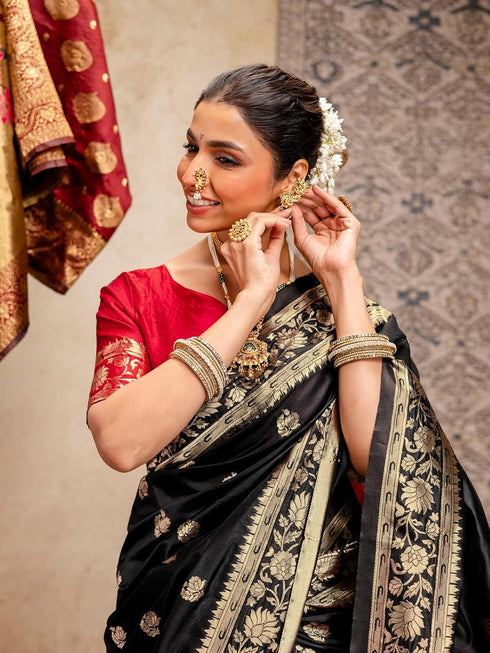 Vasthrlay Weaving Banarasi Mauve Saree