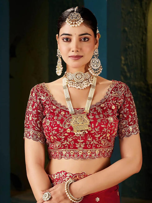 Vasthrlay Scalloped Embroidery Red And Golden Saree With Unstitched Blouse Piece