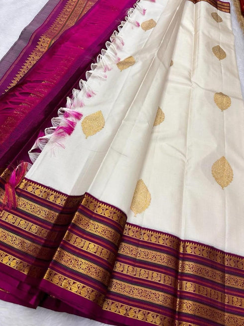 Vasthrlay Banarasi Saree