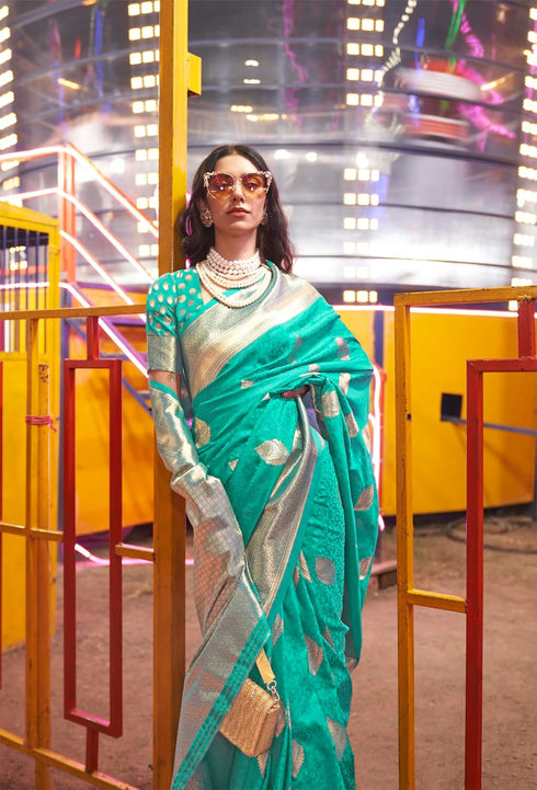 Vasthrlay Kanjivaram Handloom Golden Ethnic Wear