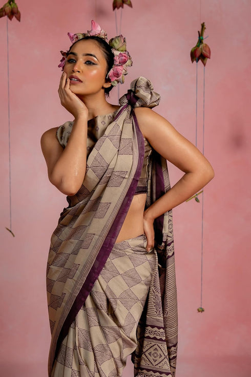Vasthrlay Fashion Chiffon Geometric Printed Ethnic Wear