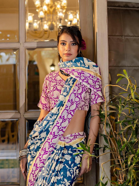 Vasthrlay Paisley Printed Red Saree