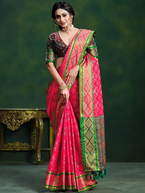 Vasthrlay Patola Saree