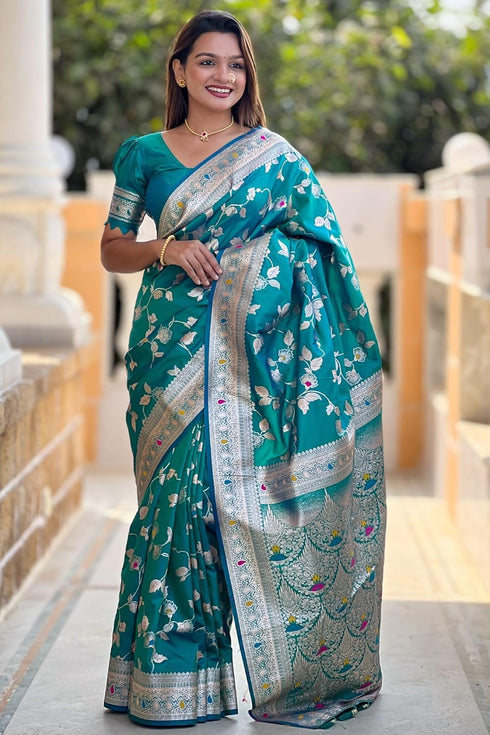 Vasthrlay Kanjivaram Handloom Golden Ethnic Wear