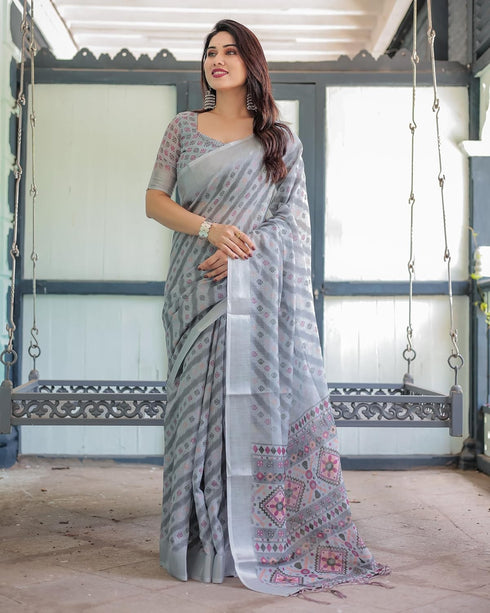 Vasthrlay Floral Prints Tasseled Saree