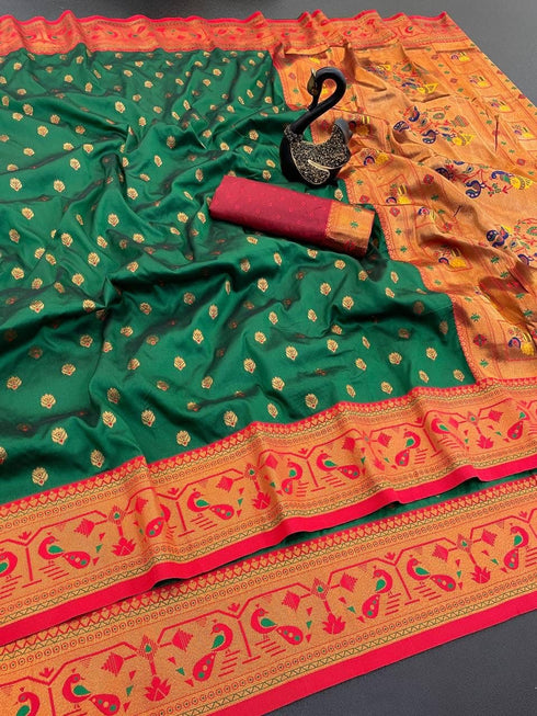 Vasthrlay Banarasi Paithani Weaving