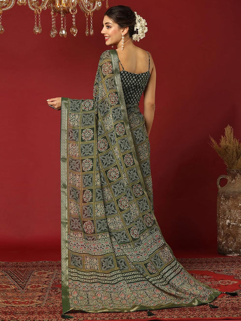 Vasthrlay Georgette Bandhani Unstitched Pink Saree