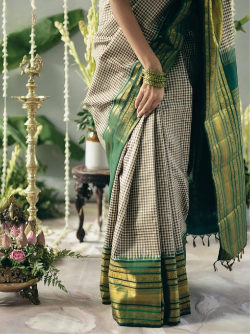 Vasthrlay Banarasi Unstitched Saree