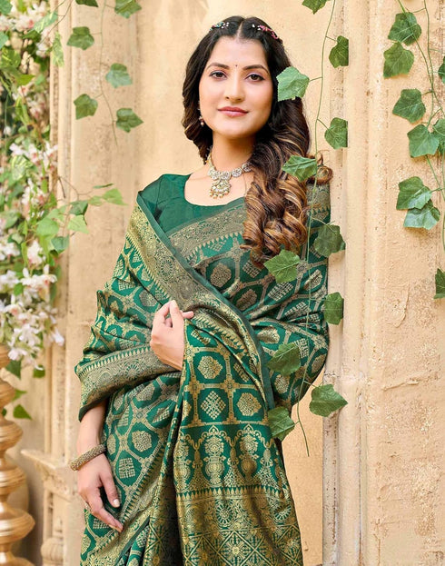 Vasthrlay Womens Weaving Unstitched Dark Green Saree