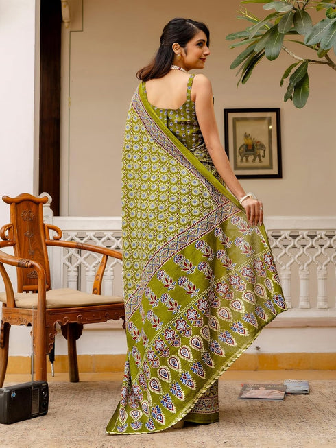 Vasthrlay Womens Printed Unstitched Red Saree