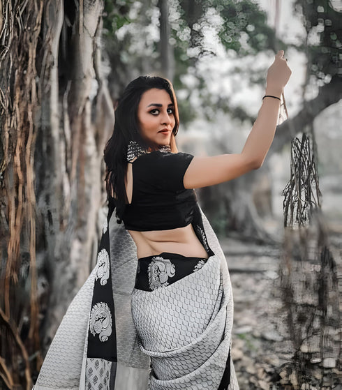 Vasthrlay Banarasi Traditional Unstitched Saree