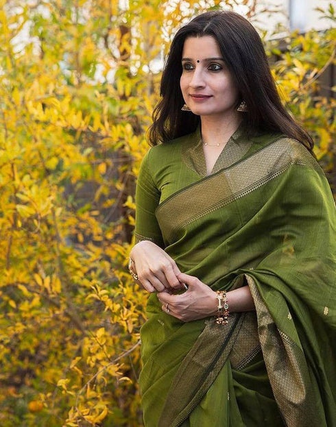 Vasthrlay Womens Jacquard Unstitched Lavender Saree