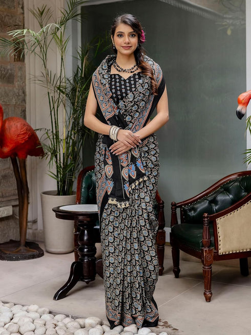 Vasthrlay Womens Printed Unstitched Red Saree