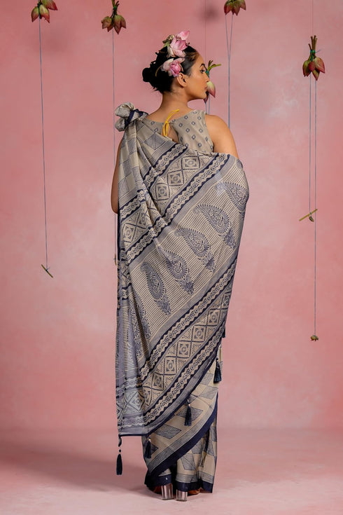 Vasthrlay Fashion Chiffon Geometric Printed Ethnic Wear