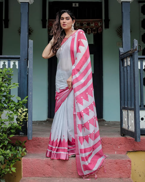 Vasthrlay Tasselled Elephant Saree