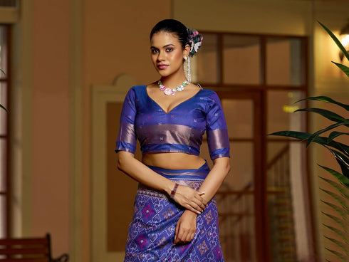 Vasthrlay Exquisite Traditional Intricate Gold Tone Saree