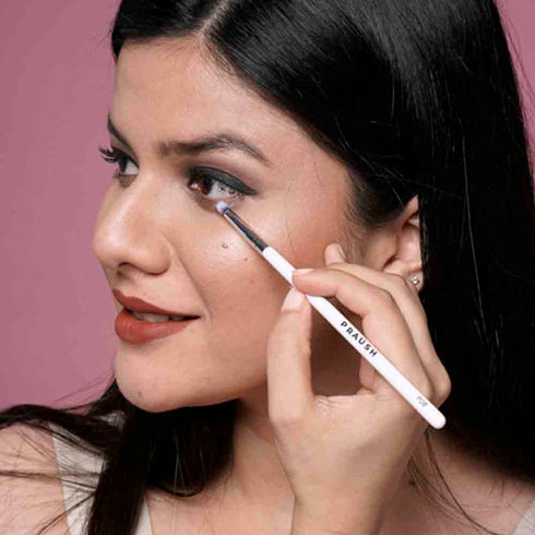 Praush 1 Creme Gel Kajal Liner + 1 P08 Small Eyeshadow Blending Brush Bundle