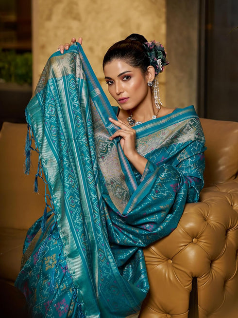 Vasthrlay Exquisite Traditional Intricate Gold Tone Saree