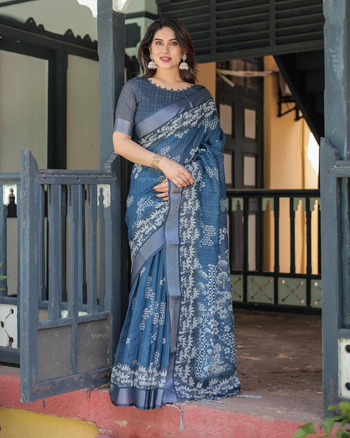 Vasthrlay Floral Printed Tassels Saree