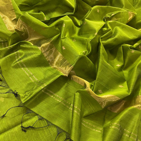 Vasthrlay Silver Unstitched Saree