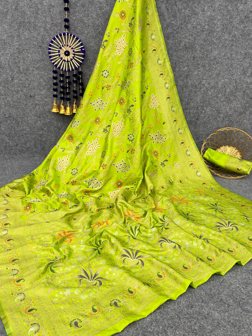 Vasthrlay Banarasi Woven Saree