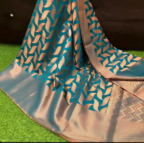 Vasthrlay Handwoven Traditional Saree