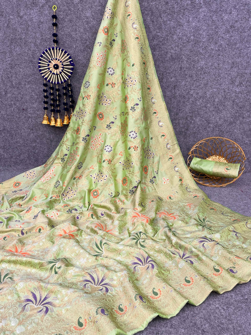 Vasthrlay Banarasi Woven Saree