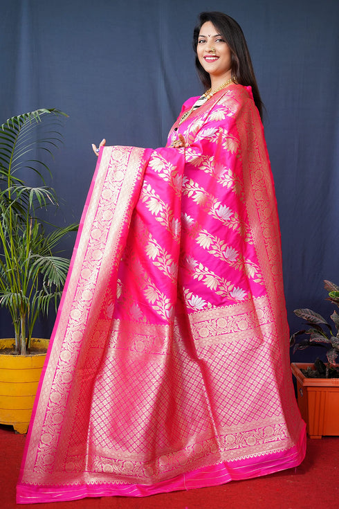 Vasthrlay Banarasi Floral Saree