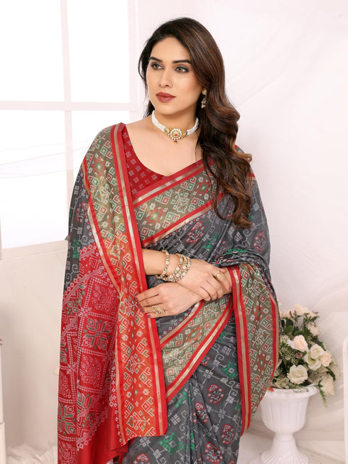 Vasthrlay Bottle Green Kanjivaram Unstitched Saree