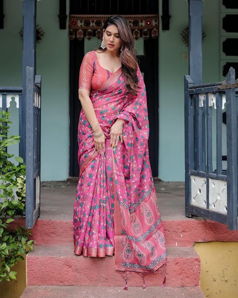Vasthrlay Tasselled Elephant Saree