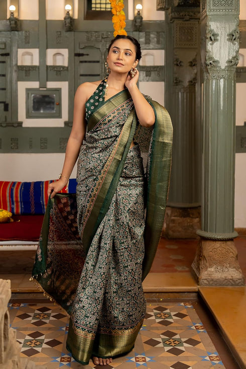 Vasthrlay Fashion Paisley Printed Grey Ethnic Wear