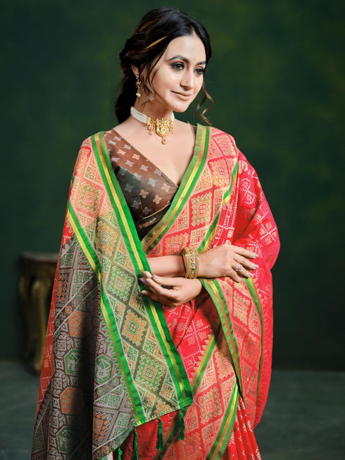 Vasthrlay Patola Saree