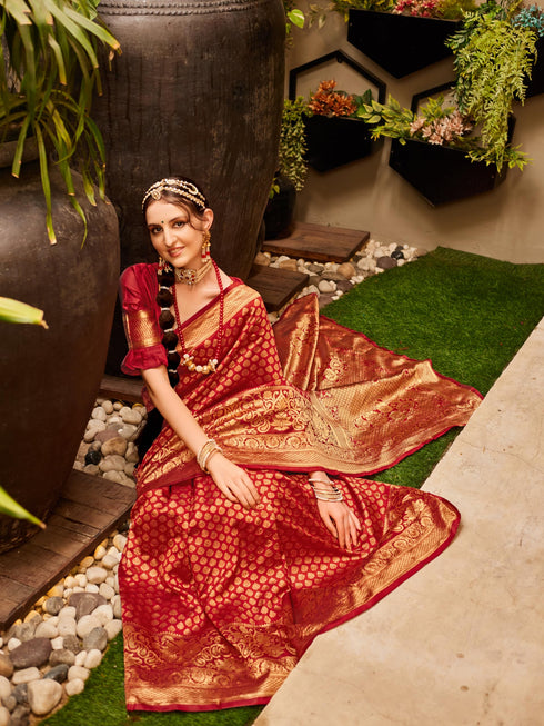 Vasthrlay Banarasi Woven Saree